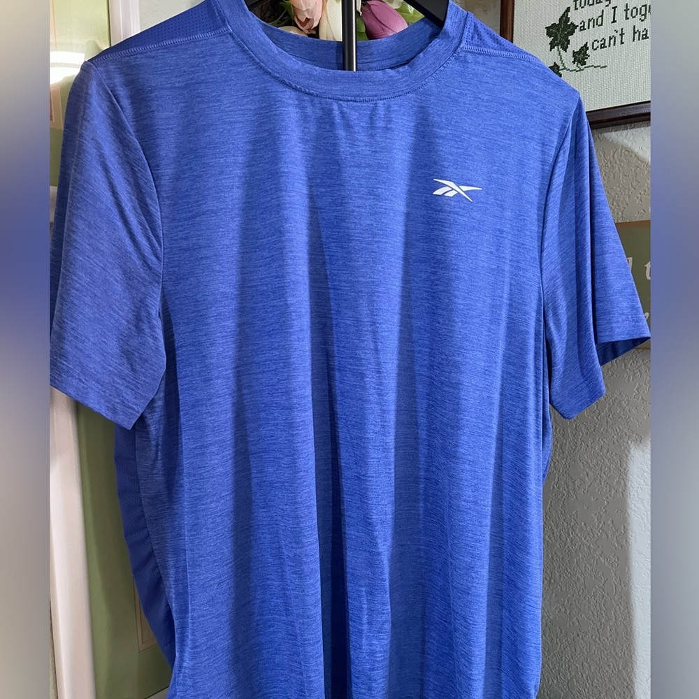 EUC Reebok Men's Heather Royal Blue Short Sleeve Athletic Tee Small #381